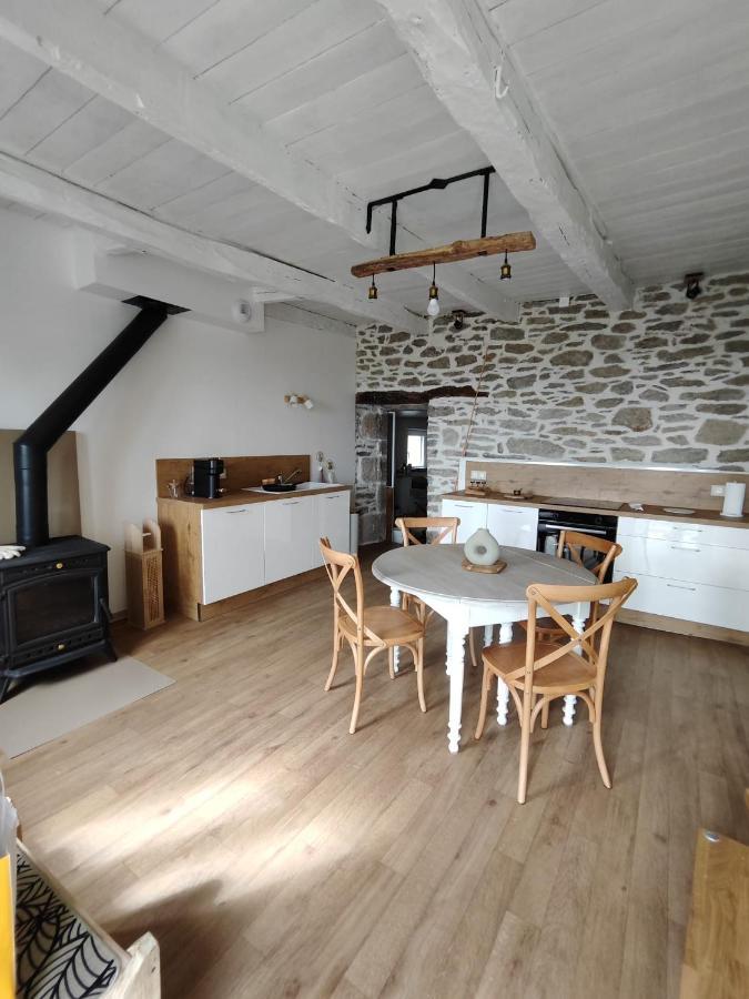 Gite A La Tour De Peyrebrune Alrance Ngoại thất bức ảnh